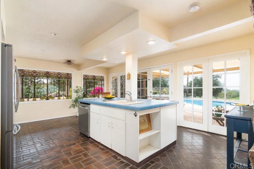 https://cdn.realtyfeed.com/cdn/127/306550910/d37a3f66cb861febe60d06835b8b5b28.webp