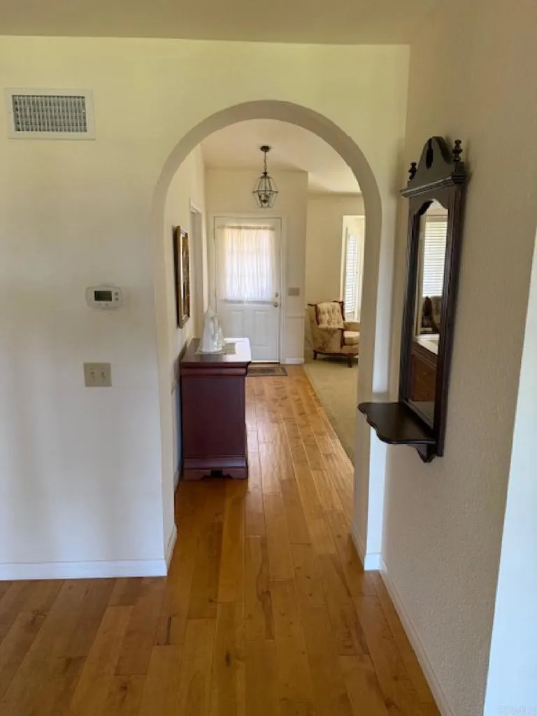https://cdn.realtyfeed.com/cdn/127/306550991/24fe08fe91f7133b29bbf96cf32d21eb.webp