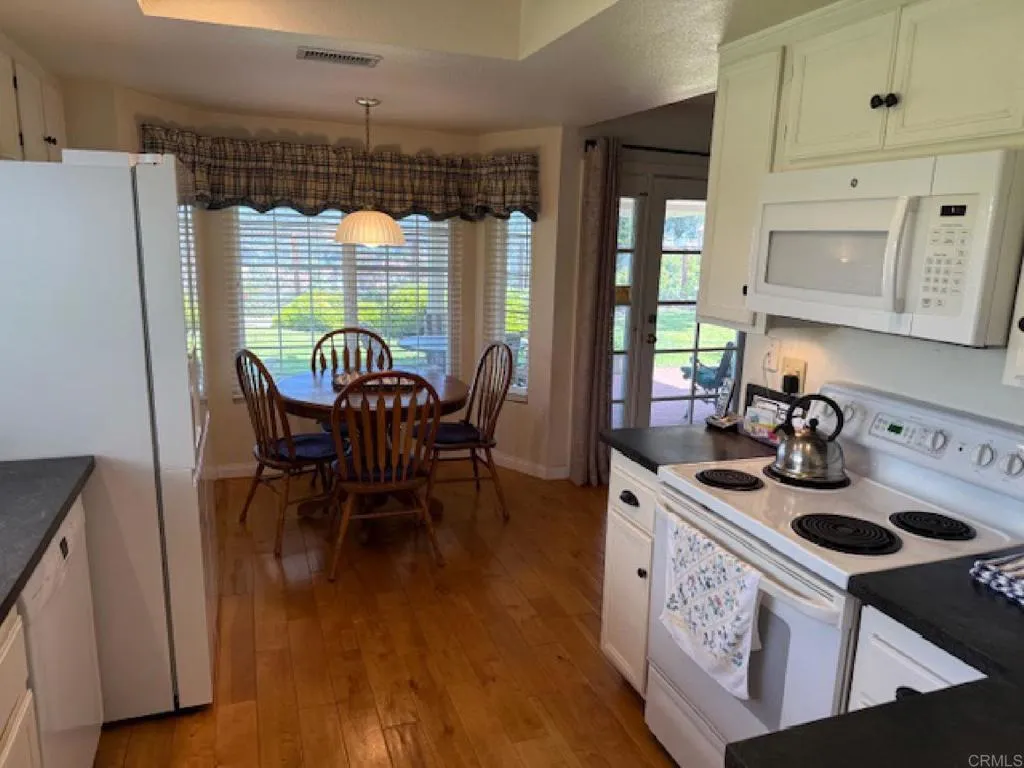 https://cdn.realtyfeed.com/cdn/127/306550991/b6e6a1e7580dbd11f46ebba5023ef4ff.webp