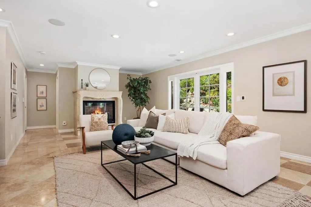 https://cdn.realtyfeed.com/cdn/127/306550996/b49186d2d36d3bb2d8ad93b249fd108f.webp