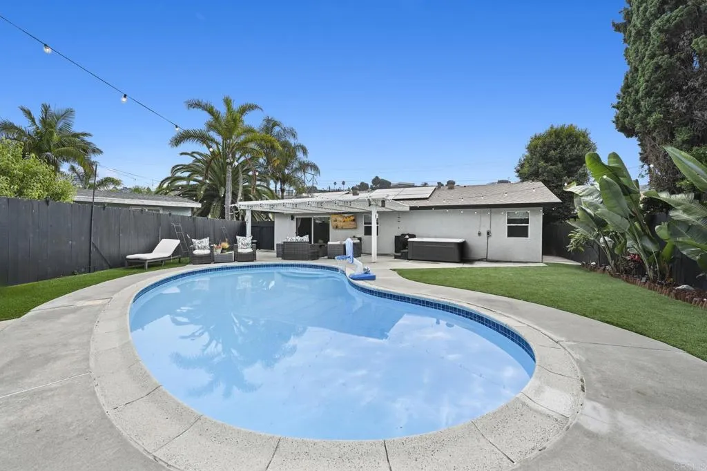 https://cdn.realtyfeed.com/cdn/127/306551054/43233b4393528bb09d95e2493b0a4d0a.webp