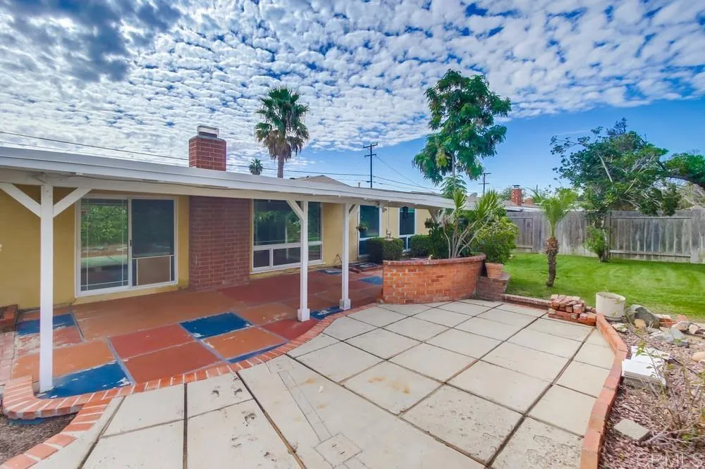 https://cdn.realtyfeed.com/cdn/127/306551089/aaa36f1a7e564bb85f5b8fbb64f0a9d8.webp