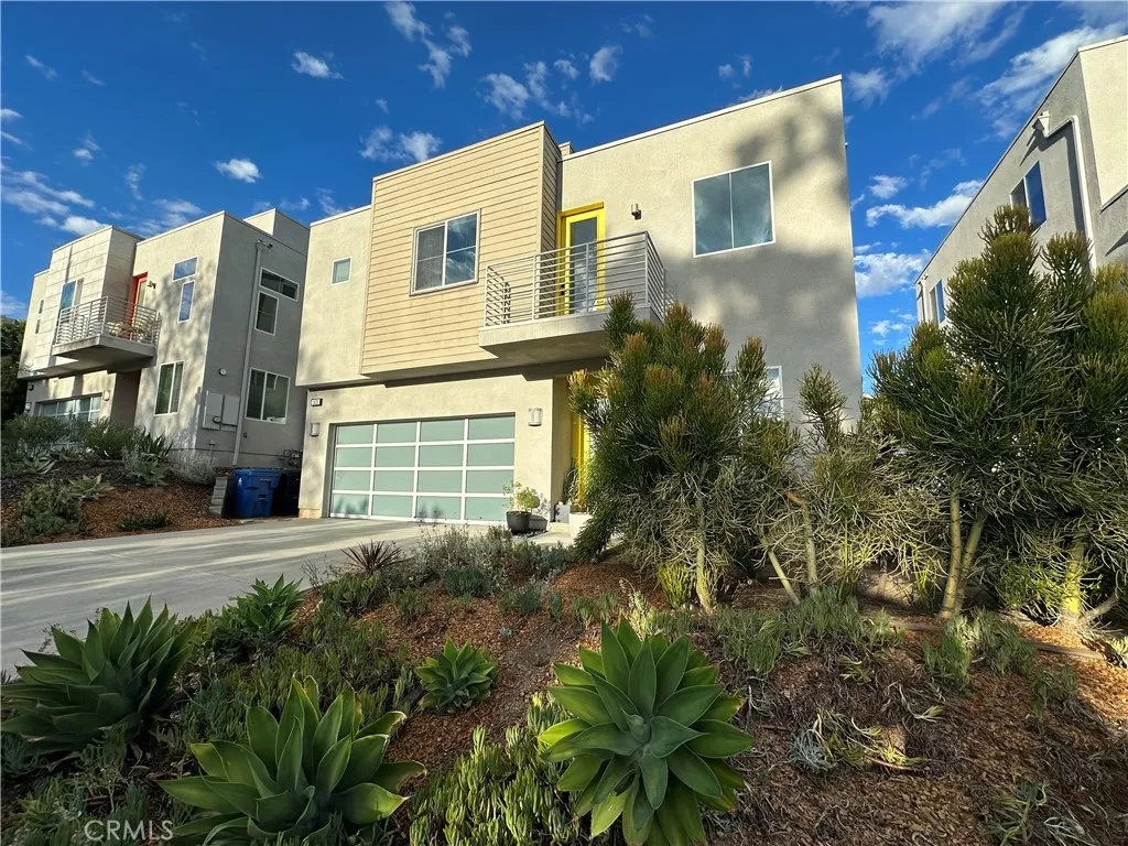 Los Angeles, CA 90042