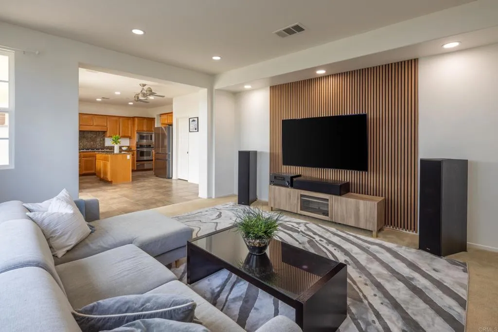 https://cdn.realtyfeed.com/cdn/127/306551338/f51d0b290dd10e06961f358b03c611d7.webp