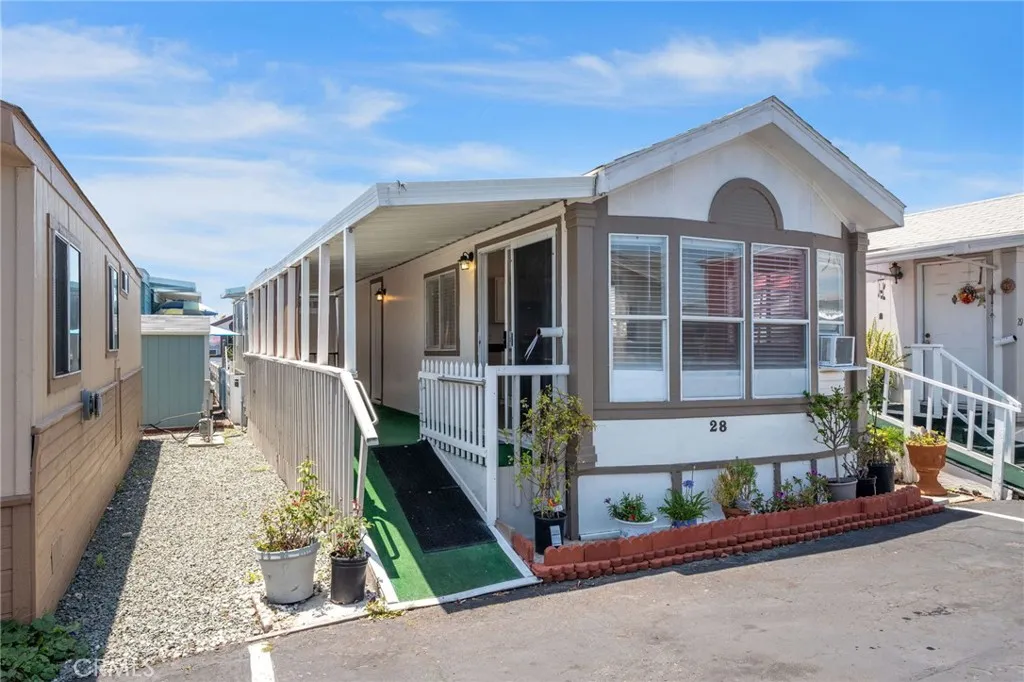 https://cdn.realtyfeed.com/cdn/127/306551397/ec013c11be8bc9c9ddeaa5eb91e9b63a.webp