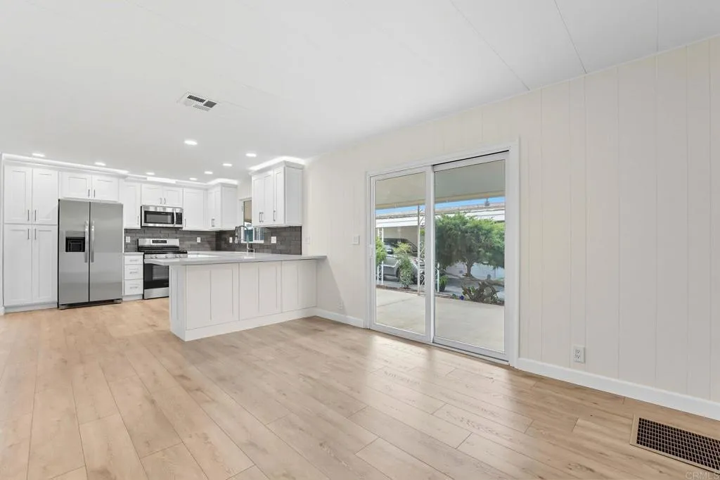 https://cdn.realtyfeed.com/cdn/127/306551462/6fb5f83a5f461871869545e2f934519c.webp