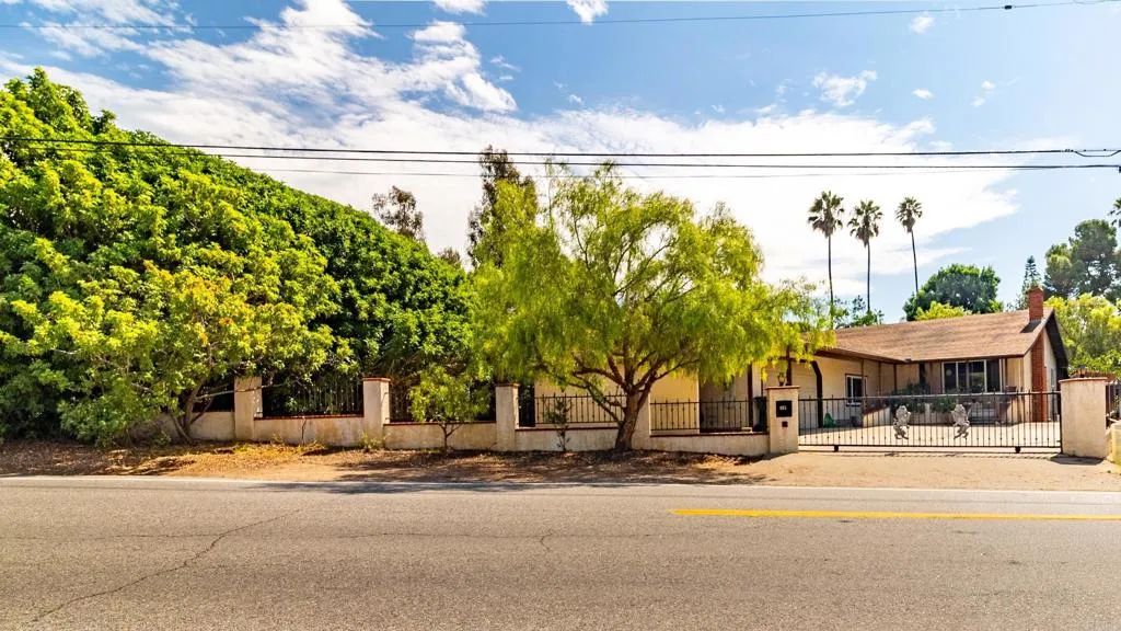 https://cdn.realtyfeed.com/cdn/127/306551467/5b4f2453d3eca0028c06ba48a7fb4958.webp