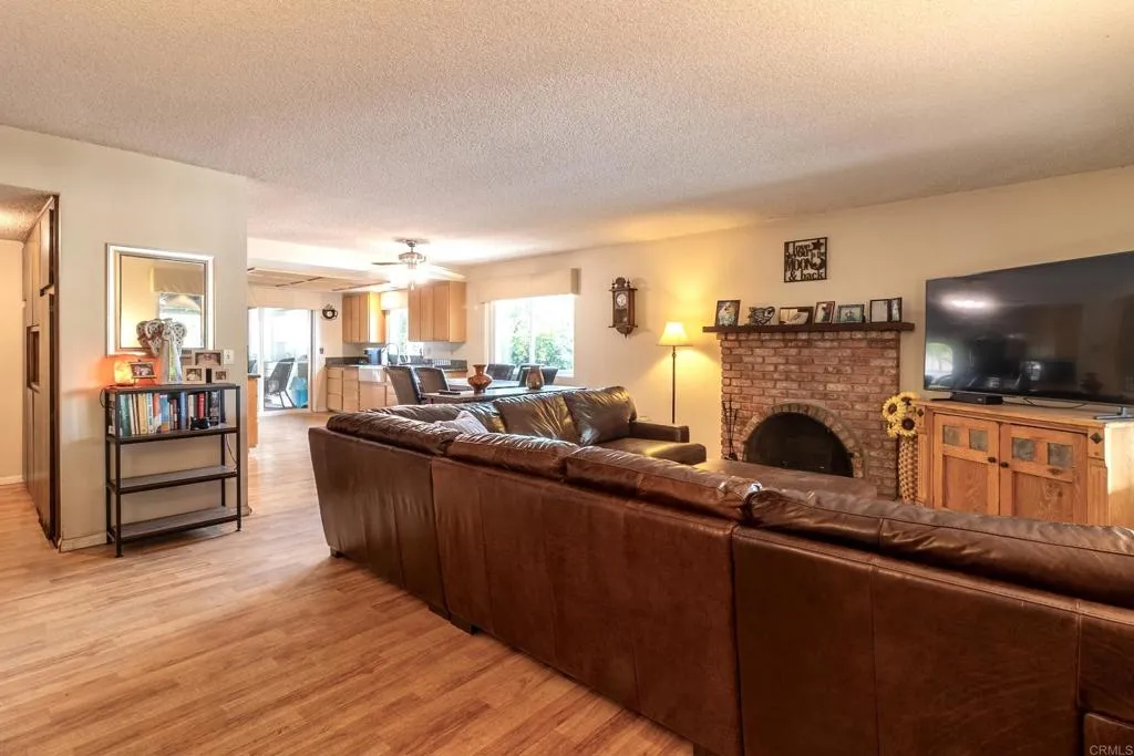 https://cdn.realtyfeed.com/cdn/127/306551467/9e995eb267b4d367618675c9d3bc771a.webp