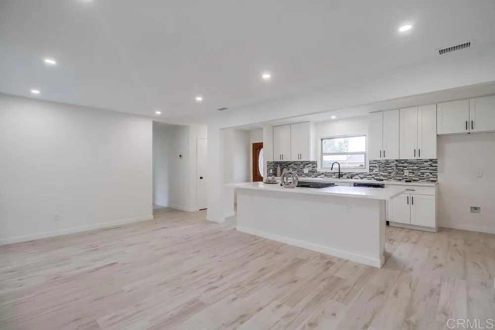 https://cdn.realtyfeed.com/cdn/127/306551513/4f9f917a2205d336e4073e0785e3d1e8.webp