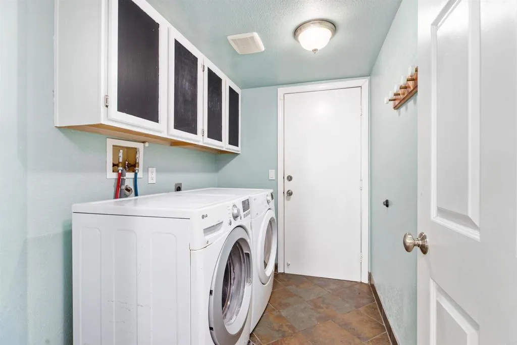 https://cdn.realtyfeed.com/cdn/127/306551518/2e1ee8a00568b97ca91ea66332510e09.webp