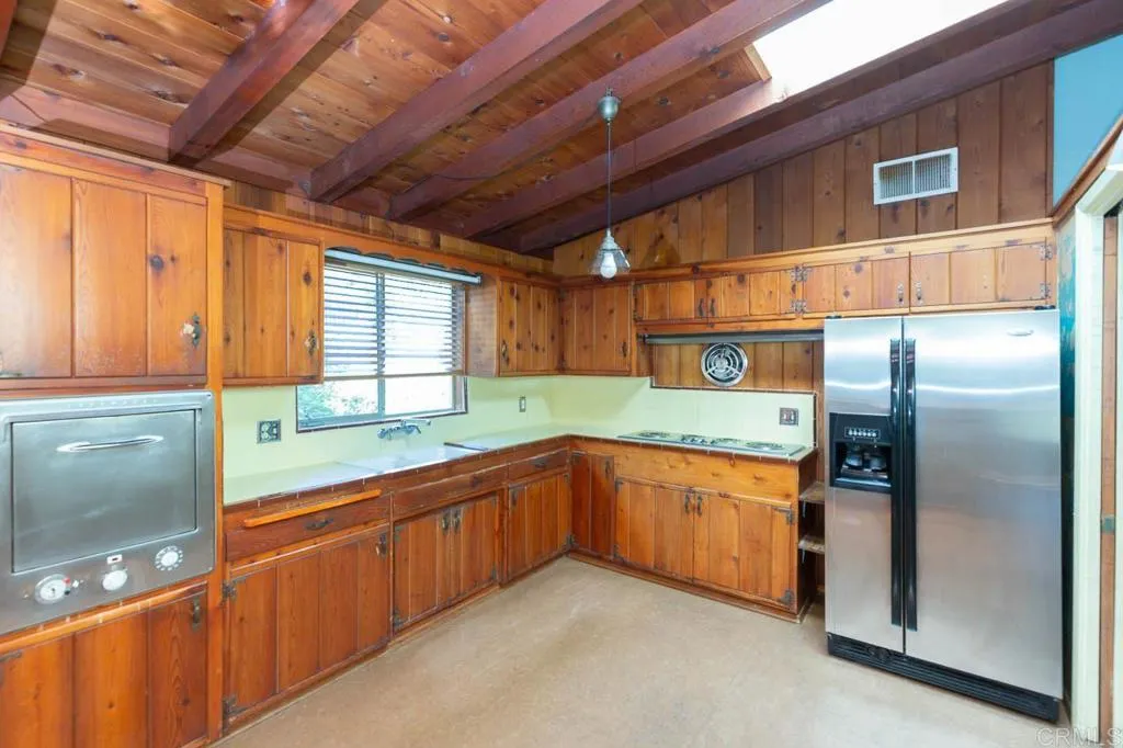 https://cdn.realtyfeed.com/cdn/127/306551594/0bf8cb2bcff474dbf49202b77f635f09.webp