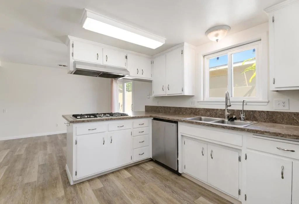 https://cdn.realtyfeed.com/cdn/127/306551610/1df423d9e8f09014606bba30daeabbef.webp