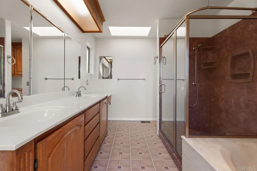 https://cdn.realtyfeed.com/cdn/127/306551614/c613140a1e7bd326fcf58fd52ecd14e5.webp