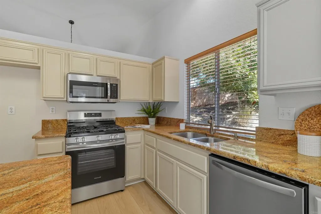 https://cdn.realtyfeed.com/cdn/127/306551615/80f2193ff81a1adef2649de57bdc882a.webp