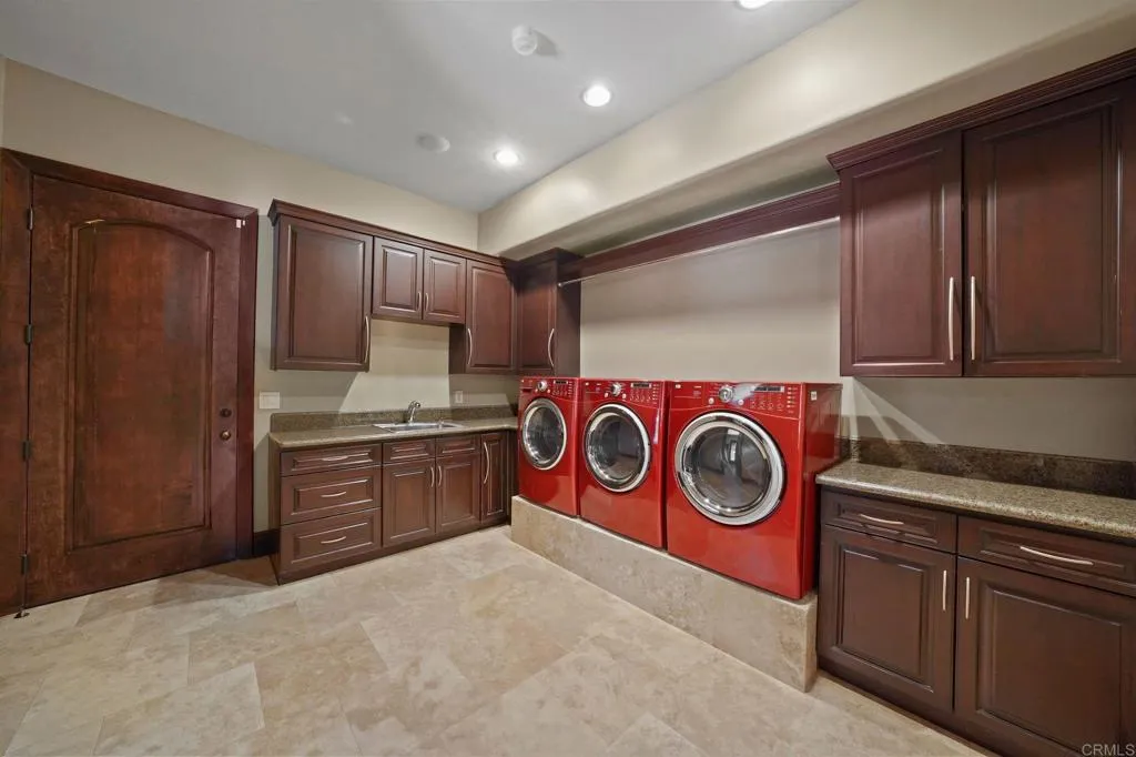 https://cdn.realtyfeed.com/cdn/127/306551618/918ac06aeb469263202fa5a071429ce7.webp
