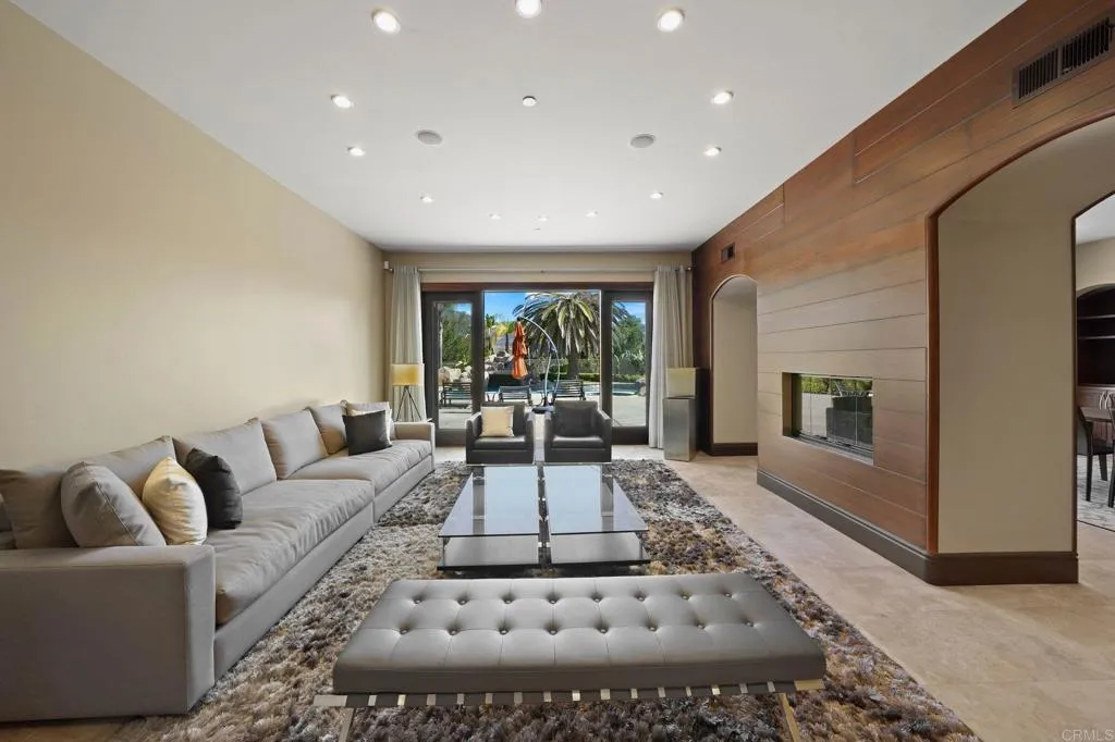 https://cdn.realtyfeed.com/cdn/127/306551618/be0732eb021247f73faf53236cccd81e.webp