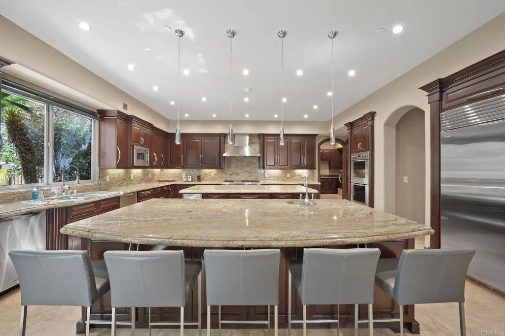 https://cdn.realtyfeed.com/cdn/127/306551618/e7b9cddabfc332649c30759b188e0228.webp