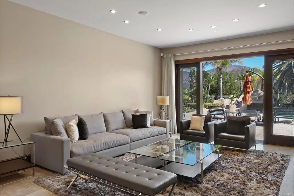 https://cdn.realtyfeed.com/cdn/127/306551618/f33142e3ff7e82d175343b83b01cf5e5.webp