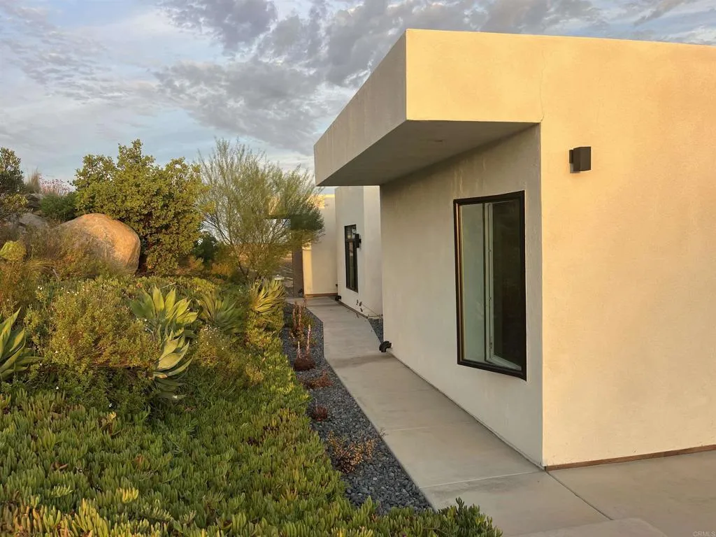 https://cdn.realtyfeed.com/cdn/127/306551620/01de95cec9323d178330277a85782eba.webp