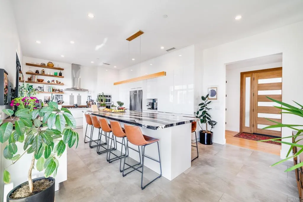 https://cdn.realtyfeed.com/cdn/127/306551620/6c516e1c3c1f746be2a454631bf5ac08.webp
