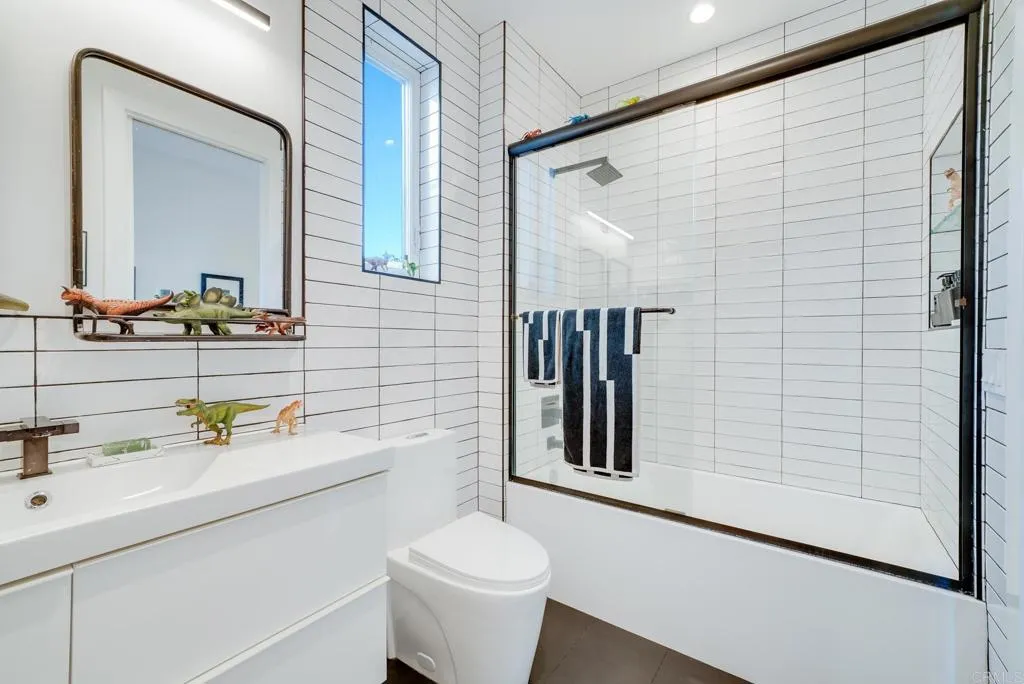https://cdn.realtyfeed.com/cdn/127/306551620/8f24c9be770549e419e938596b40d4a0.webp