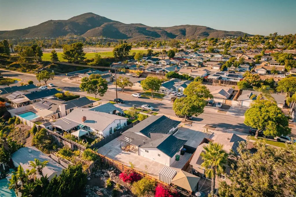 https://cdn.realtyfeed.com/cdn/127/306551656/7e34f203ed894a92c3b918f8f6a11b87.webp