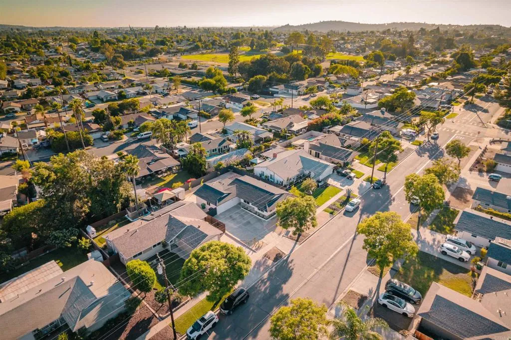 https://cdn.realtyfeed.com/cdn/127/306551656/ae25b35988dd4a336034457a18cd049e.webp