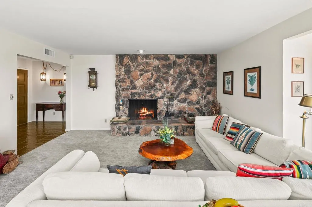 https://cdn.realtyfeed.com/cdn/127/306551668/f2f37fe0b9287090fee8775b0c5c3ae8.webp