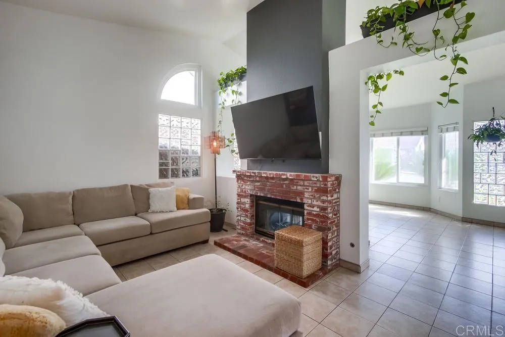 https://cdn.realtyfeed.com/cdn/127/306551730/998ccee7007f54d2aaa1d65a7c31bc8c.webp