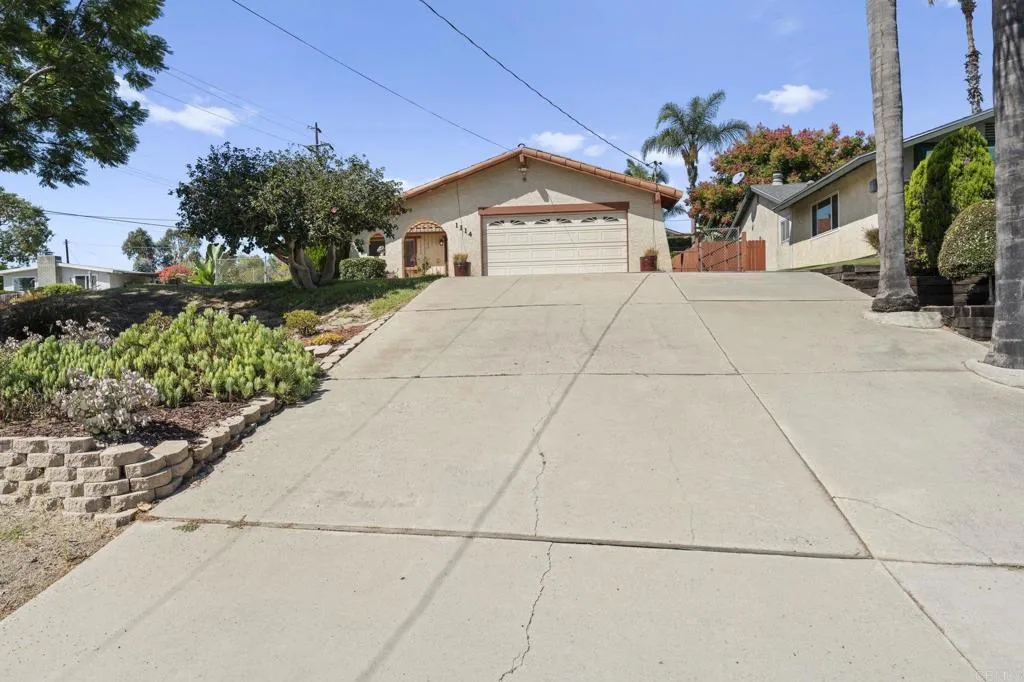 https://cdn.realtyfeed.com/cdn/127/306551851/e0b347b709a3fd4567805993d290c805.webp
