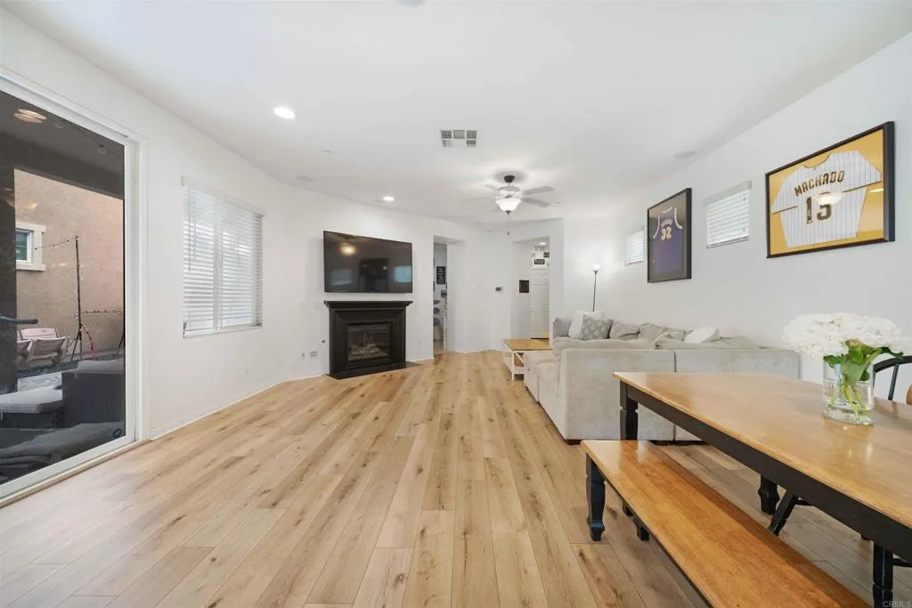 https://cdn.realtyfeed.com/cdn/127/306551900/f0800f5d62bc3fb6eea2854fd8fc4e07.webp