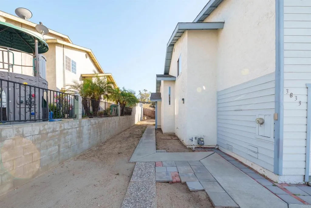 https://cdn.realtyfeed.com/cdn/127/306551903/2aec3c9ae3aa2e4bae41892ec88eff3d.webp