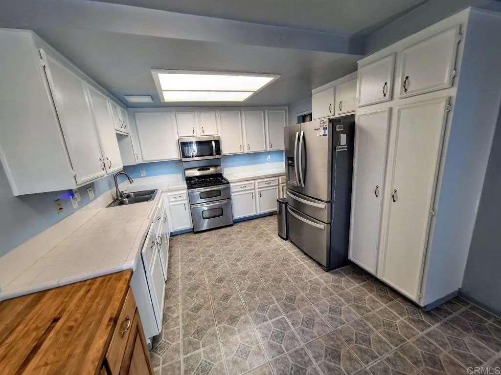 https://cdn.realtyfeed.com/cdn/127/306551903/ffeee6e930d61d1d9f35cc6e2dc3f56c.webp