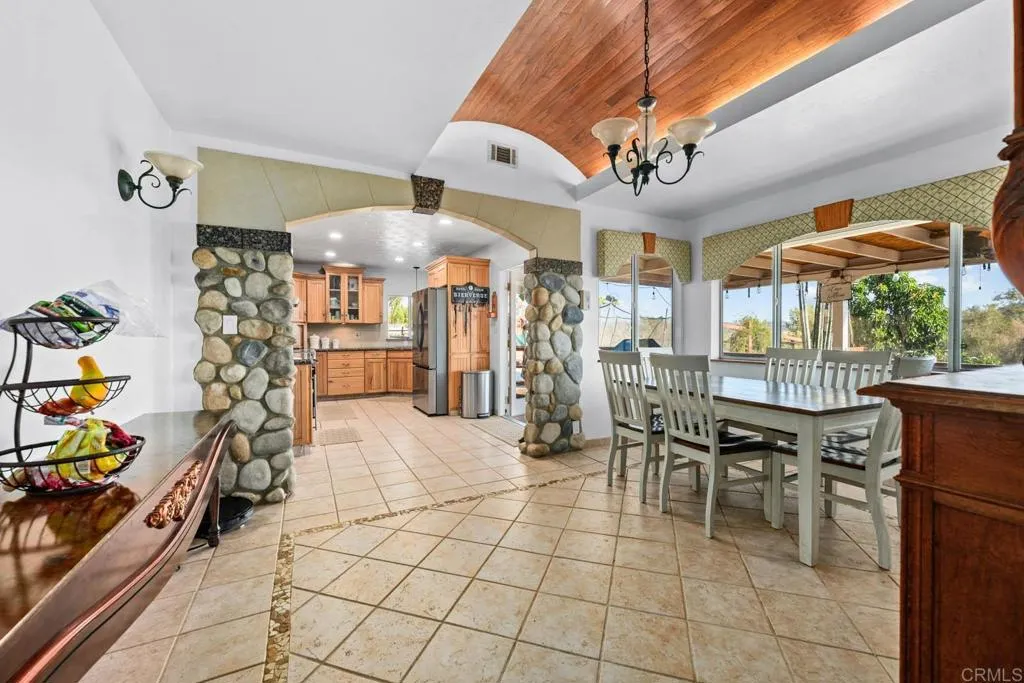 https://cdn.realtyfeed.com/cdn/127/306551976/1e938eb7d667e35ee03a805df69c34fe.webp