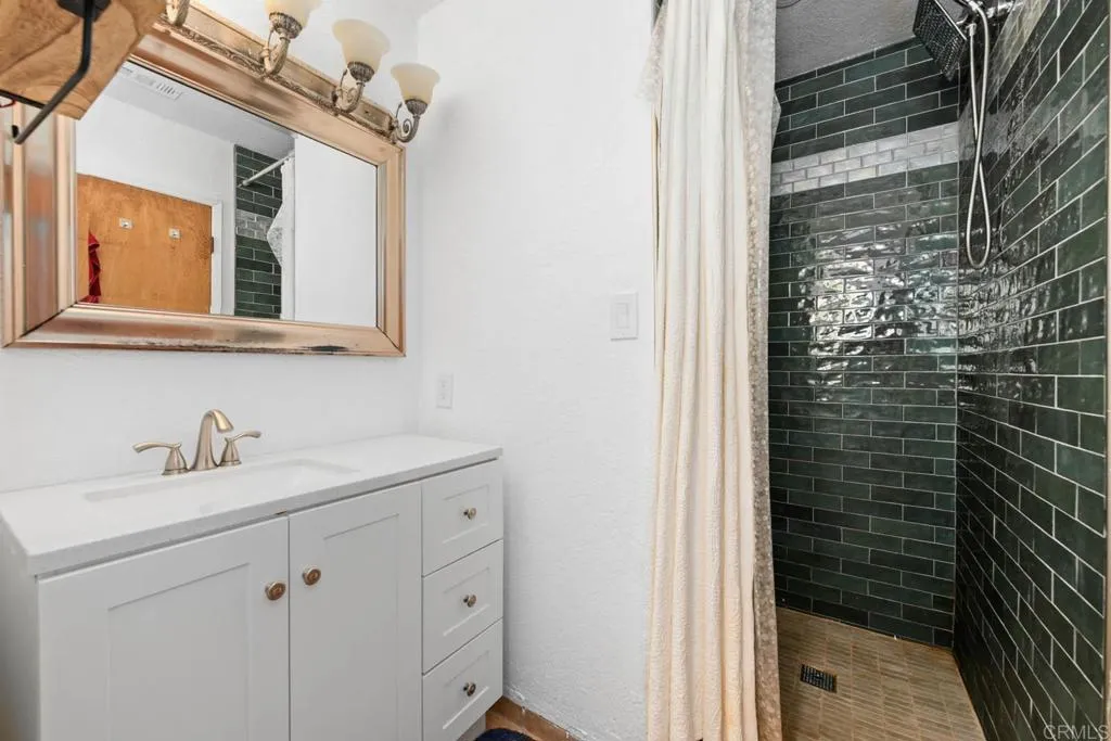 https://cdn.realtyfeed.com/cdn/127/306551976/9e8588aac41ae24baad01301b0b094ad.webp