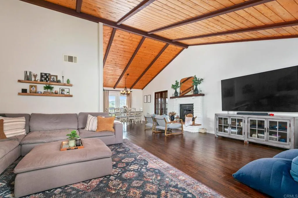 https://cdn.realtyfeed.com/cdn/127/306551980/05624cbc8cdb8a0fb5a2ff396e7ff1d8.webp