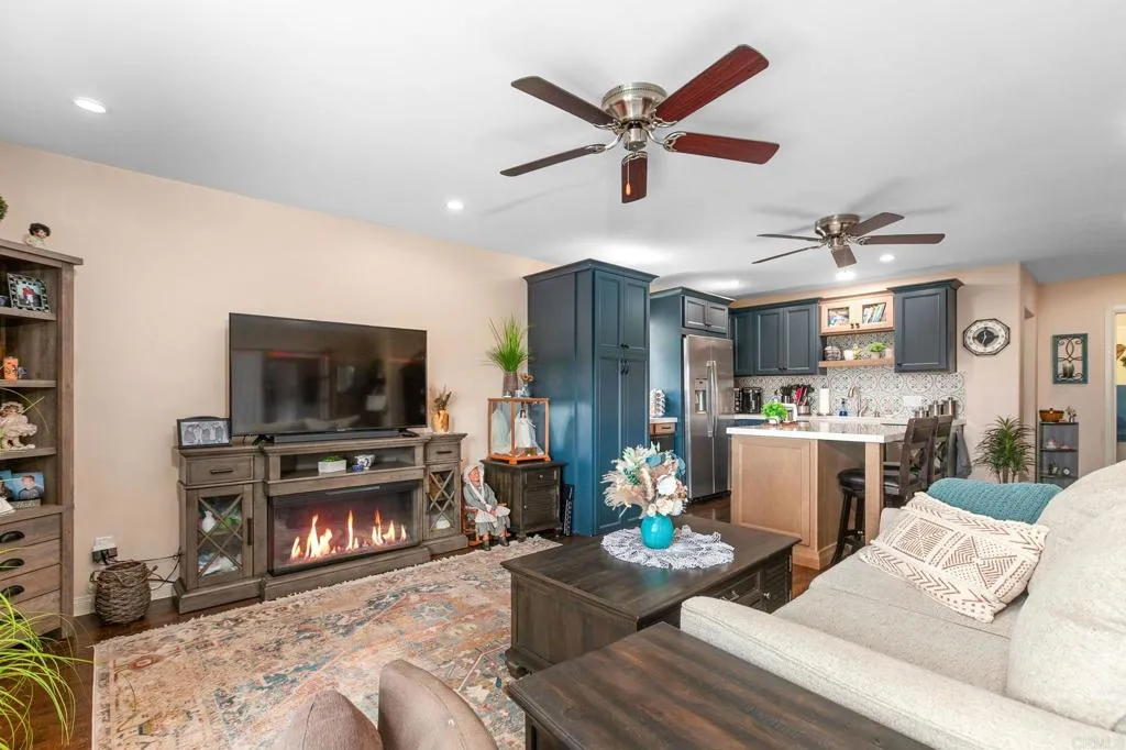 https://cdn.realtyfeed.com/cdn/127/306551980/9c4a0ee5a24dcd57c6352677433e07ff.webp