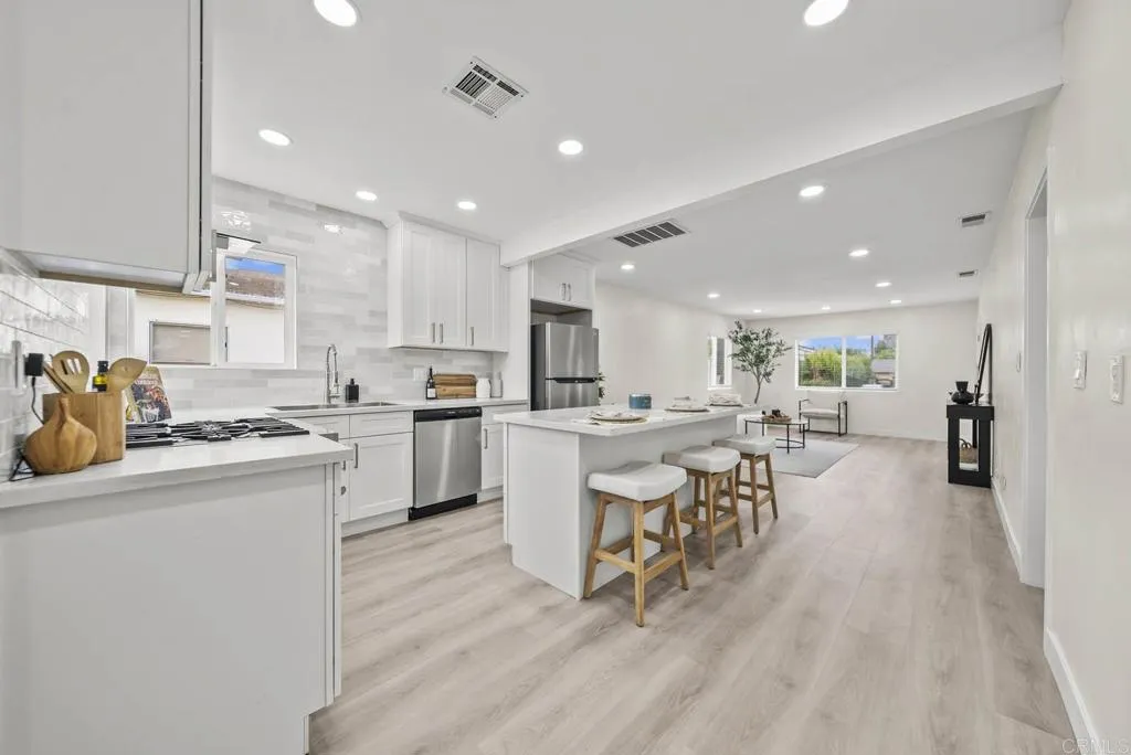 https://cdn.realtyfeed.com/cdn/127/306551990/5668c3f7f23c33116c2c86b6dcfd1498.webp