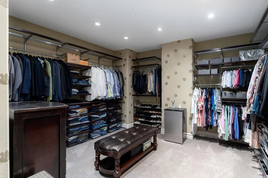 https://cdn.realtyfeed.com/cdn/127/306552260/30748fed5576a8017367ec037722cf13.webp