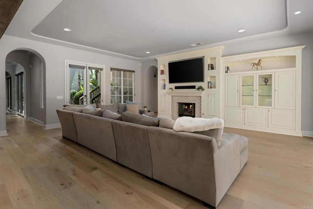 https://cdn.realtyfeed.com/cdn/127/306552260/324c456a9de690e4f21af13118843084.webp