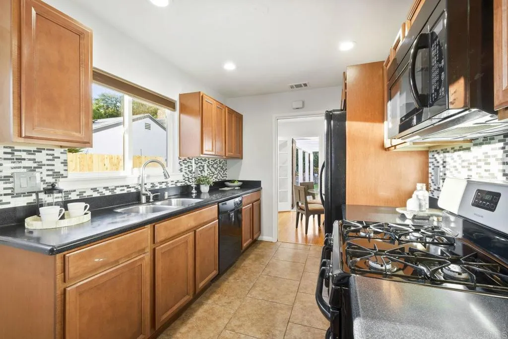 https://cdn.realtyfeed.com/cdn/127/306552278/82a3893e22ab43ba4b9bae06af1a6869.webp