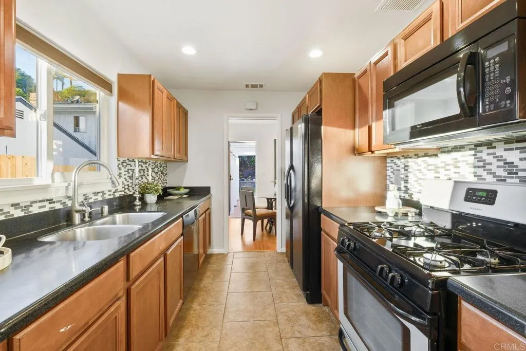 https://cdn.realtyfeed.com/cdn/127/306552278/d3a97f4c46d79a5d0ee634cec28c5a39.webp