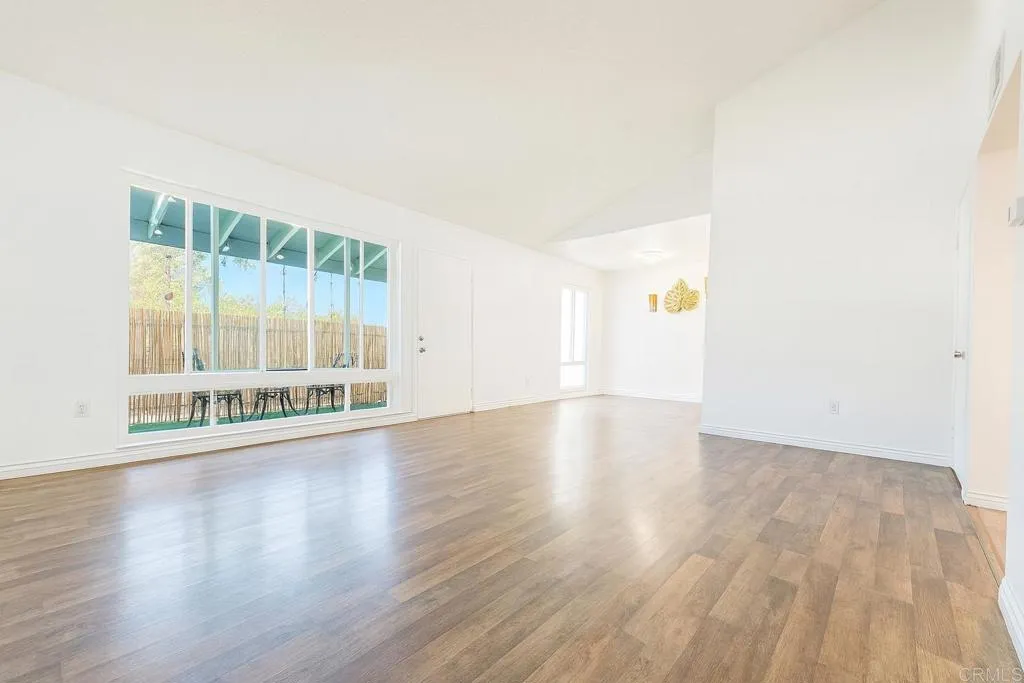 Photo #4: PTP2507355 Listing 
