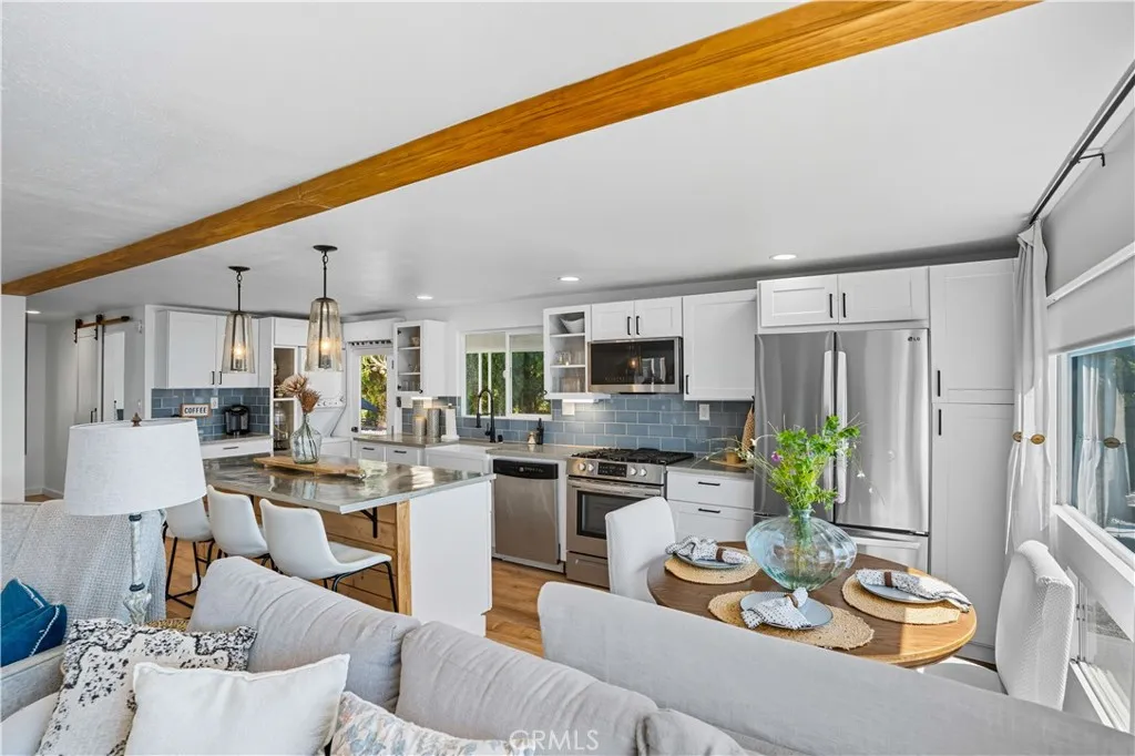 https://cdn.realtyfeed.com/cdn/127/306552549/4fe5f869f3021f718a2f41236e30da00.webp
