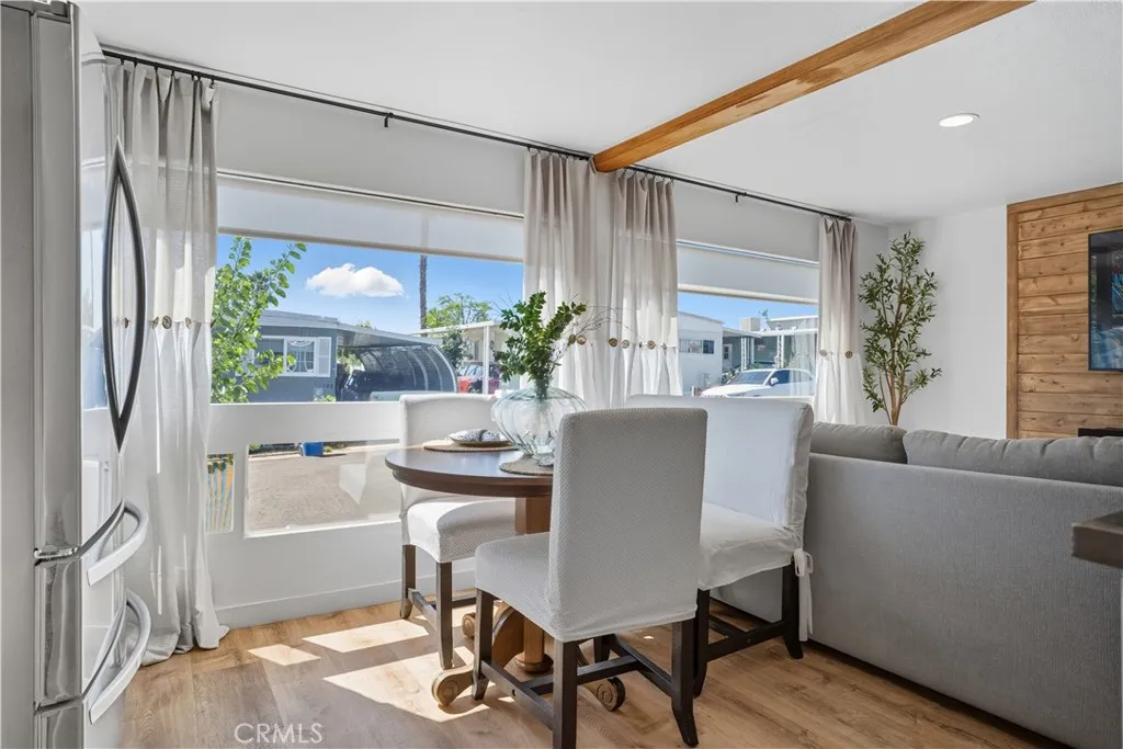 https://cdn.realtyfeed.com/cdn/127/306552549/e5d4f81a5756f97fc979b2baac35a177.webp