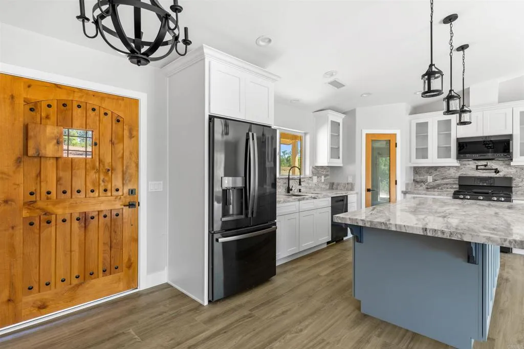 https://cdn.realtyfeed.com/cdn/127/306552550/9a92aeac1add4c1aa5b7f4eaa1eca6d0.webp