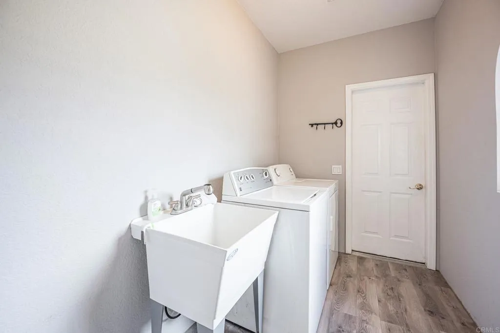 https://cdn.realtyfeed.com/cdn/127/306552571/f396a84cf4f856b9c363963cf67187c7.webp