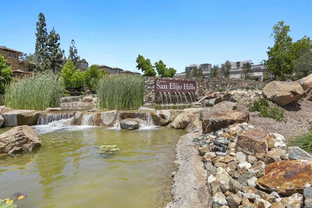 https://cdn.realtyfeed.com/cdn/127/306552597/ce7ffa037f33e2b95c6d083110d54c4d.webp