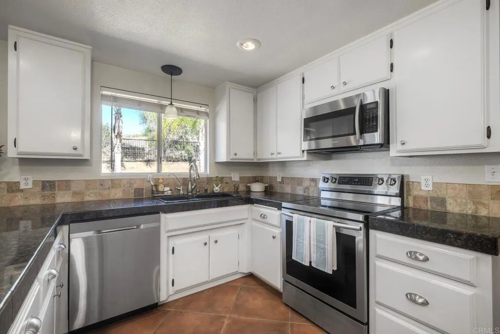 https://cdn.realtyfeed.com/cdn/127/306552650/a4c85740e0a5be8016585e4757ed04cd.webp