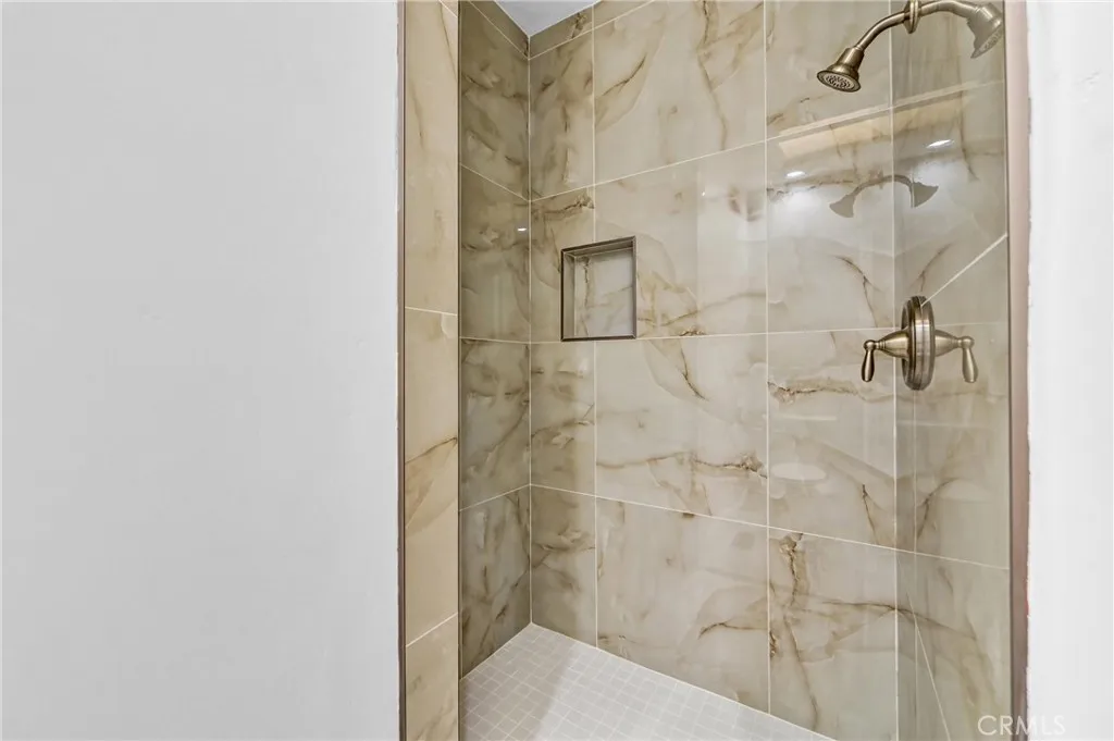 https://cdn.realtyfeed.com/cdn/127/306552747/4aaabc996f6a8a63b0e55b93f1de1910.webp
